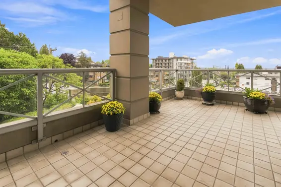 405 160 East 13th Street, North Vancouver