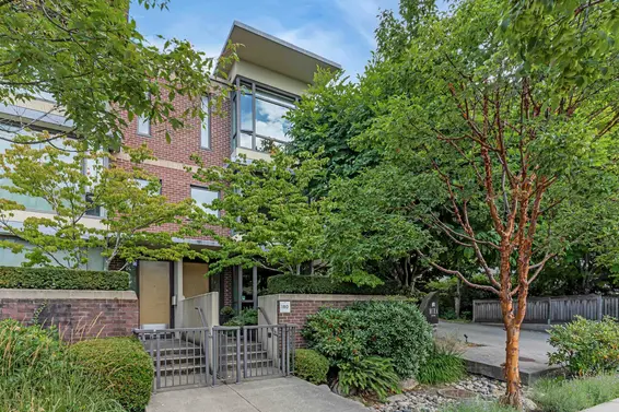 180 West 6th Street, North Vancouver For Sale - image 1