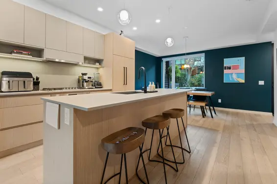 5 528 East 2nd Street, North Vancouver For Sale - image 2