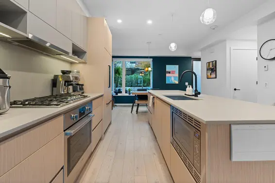 5 528 East 2nd Street, North Vancouver For Sale - image 3