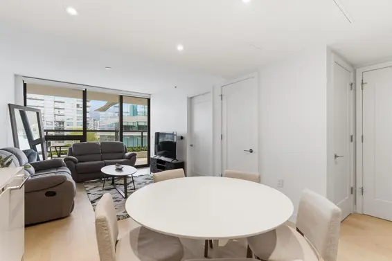 410 135 East 13th Street, North Vancouver For Sale - image 2