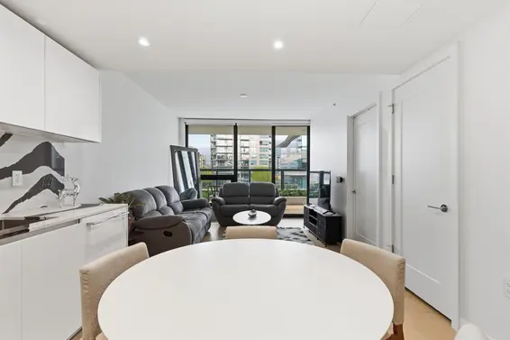 410 135 East 13th Street, North Vancouver For Sale - image 3