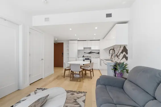 410 135 East 13th Street, North Vancouver For Sale - image 5