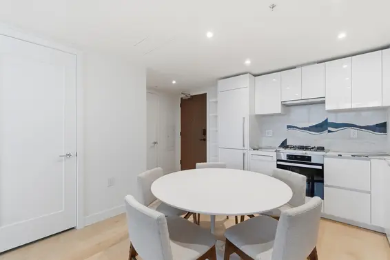 410 135 East 13th Street, North Vancouver For Sale - image 8