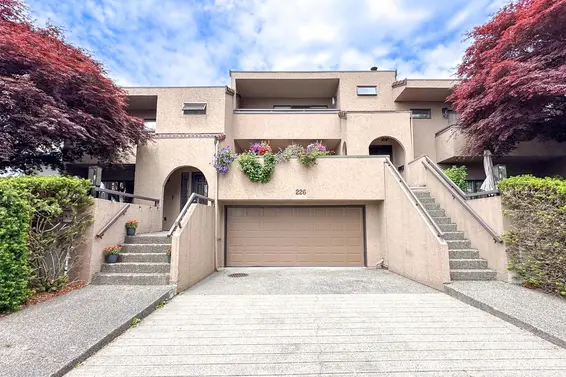 1 226 East 10 Street, North Vancouver