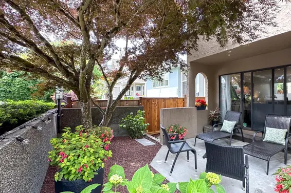 1 226 East 10 Street, North Vancouver For Sale - image 3