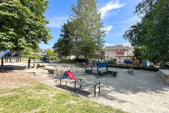 1 226 East 10 Street, North Vancouver For Sale - image 31