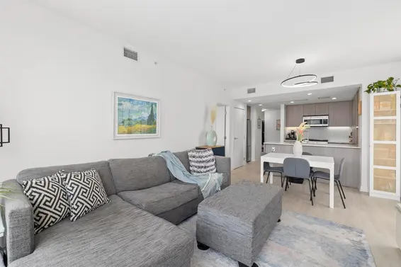 407 1471 Hunter Street, North Vancouver For Sale - image 8