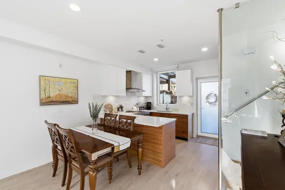 33 720 East 3rd Street, North Vancouver For Sale - image 9