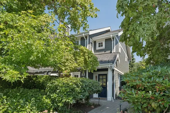 2071 Esquimalt Avenue, West Vancouver For Sale - image 2