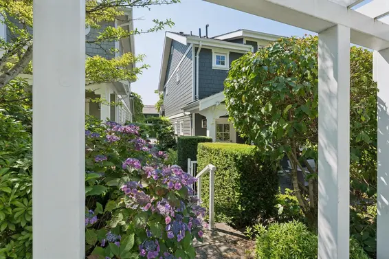 2071 Esquimalt Avenue, West Vancouver For Sale - image 34