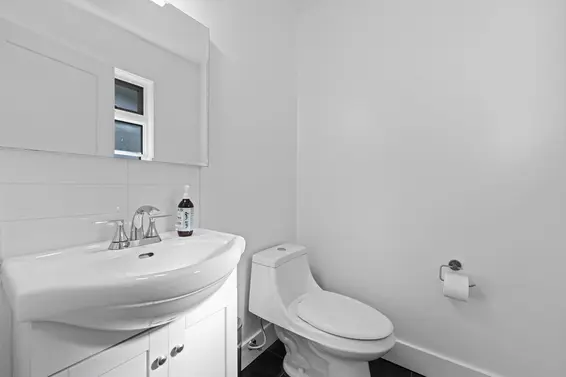1079 Lytton Street, North Vancouver For Sale - image 17
