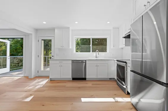1079 Lytton Street, North Vancouver For Sale - image 5