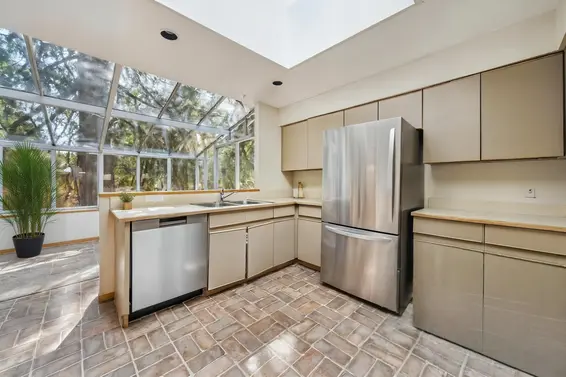 4706 Meadfeild Road, West Vancouver For Sale - image 11