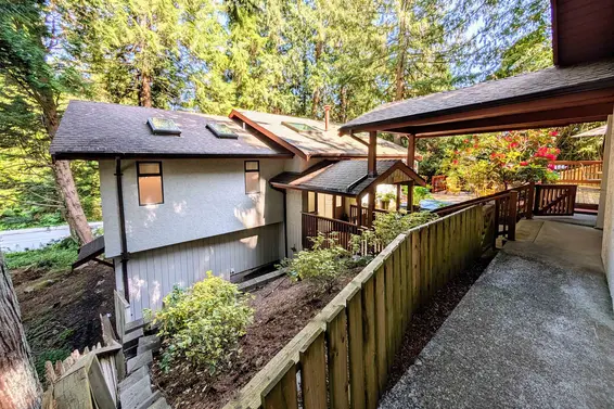 4706 Meadfeild Road, West Vancouver For Sale - image 2