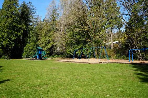 4706 Meadfeild Road, West Vancouver For Sale - image 28