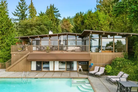 3902 Southridge Avenue, West Vancouver