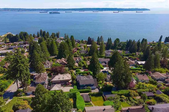 2623 Lawson Avenue, West Vancouver For Sale - image 3