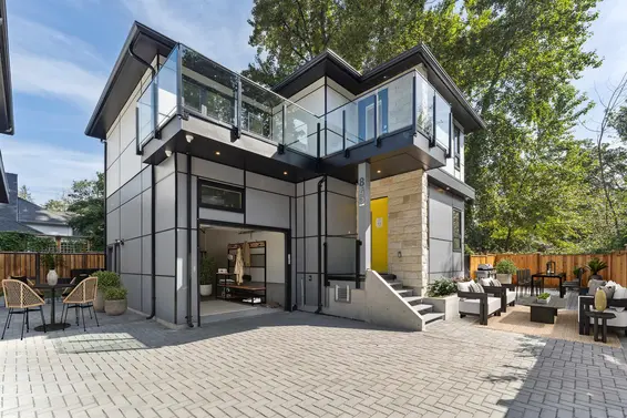 842 St. Denis Avenue, North Vancouver For Sale - image 2