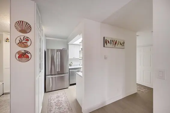 302 1515 Chesterfield Avenue, North Vancouver For Sale - image 7