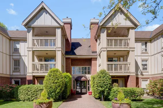 105 843 22nd Street, West Vancouver