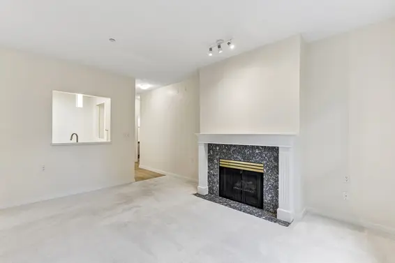105 843 22nd Street, West Vancouver For Sale - image 4