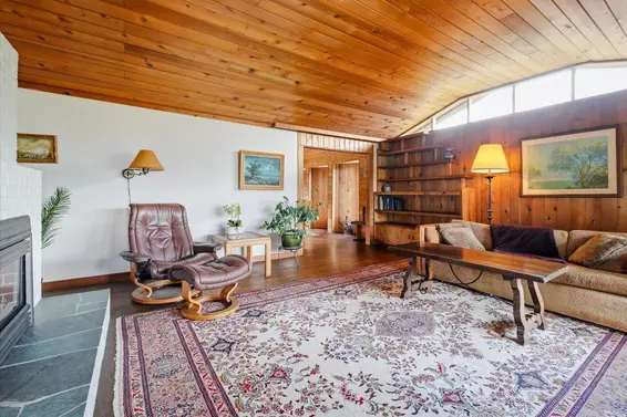 809 Roslyn Boulevard, North Vancouver For Sale - image 13