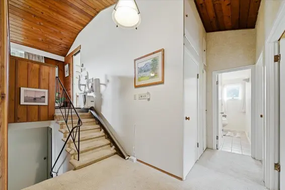 809 Roslyn Boulevard, North Vancouver For Sale - image 15