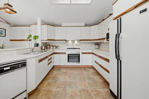 809 Roslyn Boulevard, North Vancouver For Sale - image 17