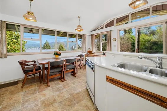 809 Roslyn Boulevard, North Vancouver For Sale - image 19