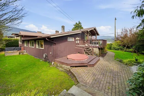 809 Roslyn Boulevard, North Vancouver For Sale - image 24