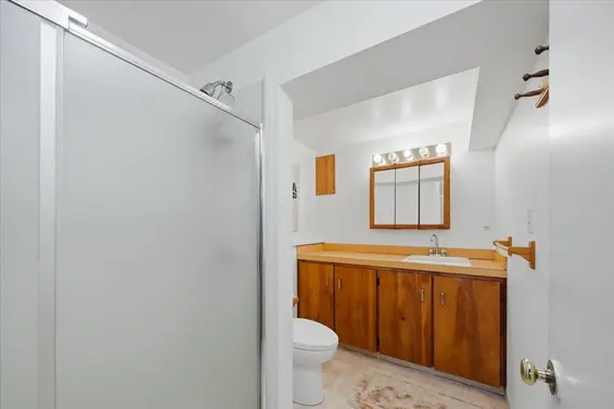 809 Roslyn Boulevard, North Vancouver For Sale - image 29