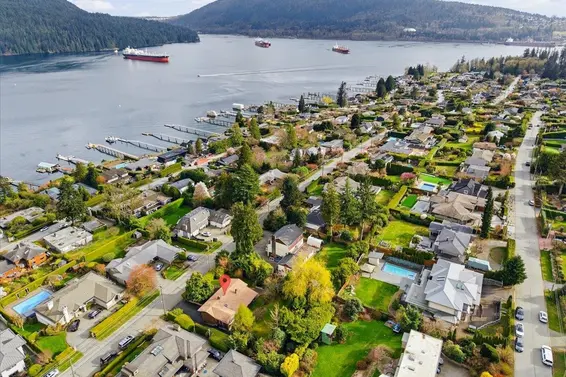 809 Roslyn Boulevard, North Vancouver For Sale - image 5