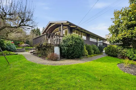 809 Roslyn Boulevard, North Vancouver For Sale - image 7