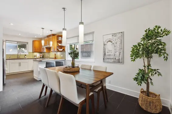 993 Chamberlain Drive, North Vancouver For Sale - image 10