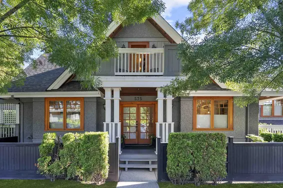 575 East 17th Street, North Vancouver