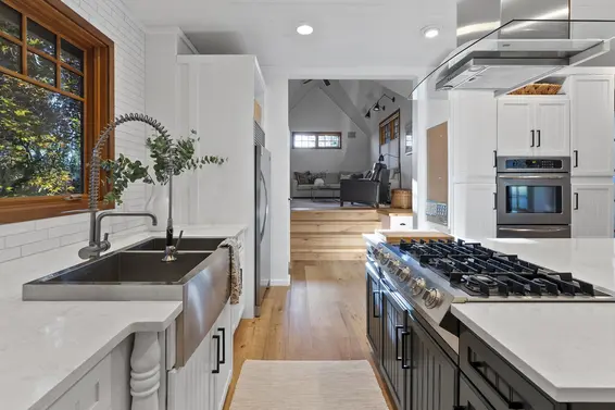 575 East 17th Street, North Vancouver For Sale - image 11
