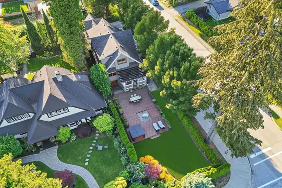 575 East 17th Street, North Vancouver For Sale - image 2