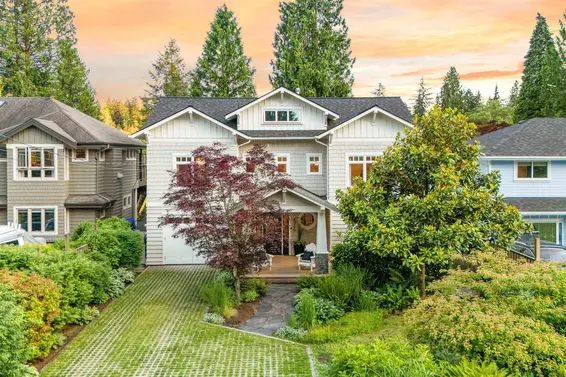 4365 Raeburn Street, North Vancouver