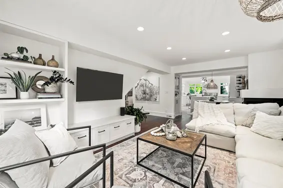 4365 Raeburn Street, North Vancouver For Sale - image 14