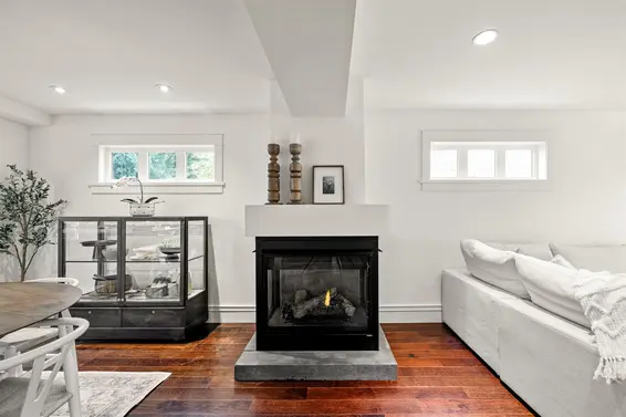 4365 Raeburn Street, North Vancouver For Sale - image 16