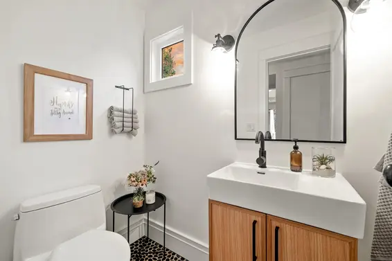 4365 Raeburn Street, North Vancouver For Sale - image 22