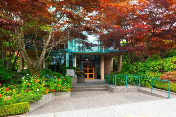 501 1427 Duchess Avenue, West Vancouver For Sale - image 2