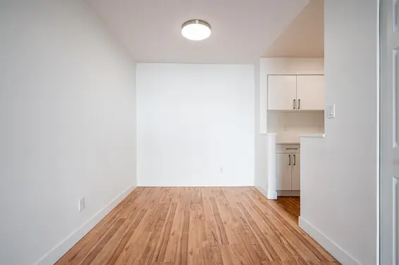 208 1550 Chesterfield Avenue, North Vancouver For Sale - image 10