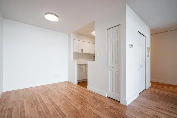 208 1550 Chesterfield Avenue, North Vancouver For Sale - image 11