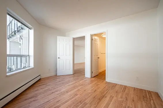 208 1550 Chesterfield Avenue, North Vancouver For Sale - image 22