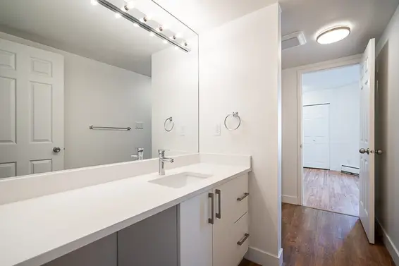 208 1550 Chesterfield Avenue, North Vancouver For Sale - image 23