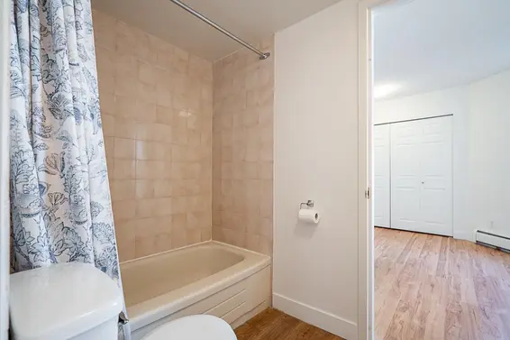208 1550 Chesterfield Avenue, North Vancouver For Sale - image 24