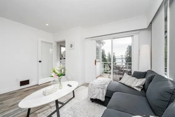 3245 Travers Avenue, West Vancouver For Sale - image 4