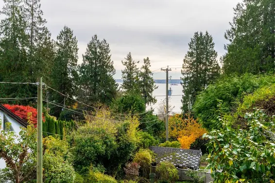 3245 Travers Avenue, West Vancouver For Sale - image 8